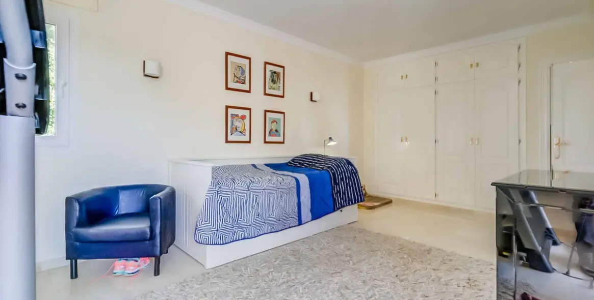 Sale of townhouse in Artola 30