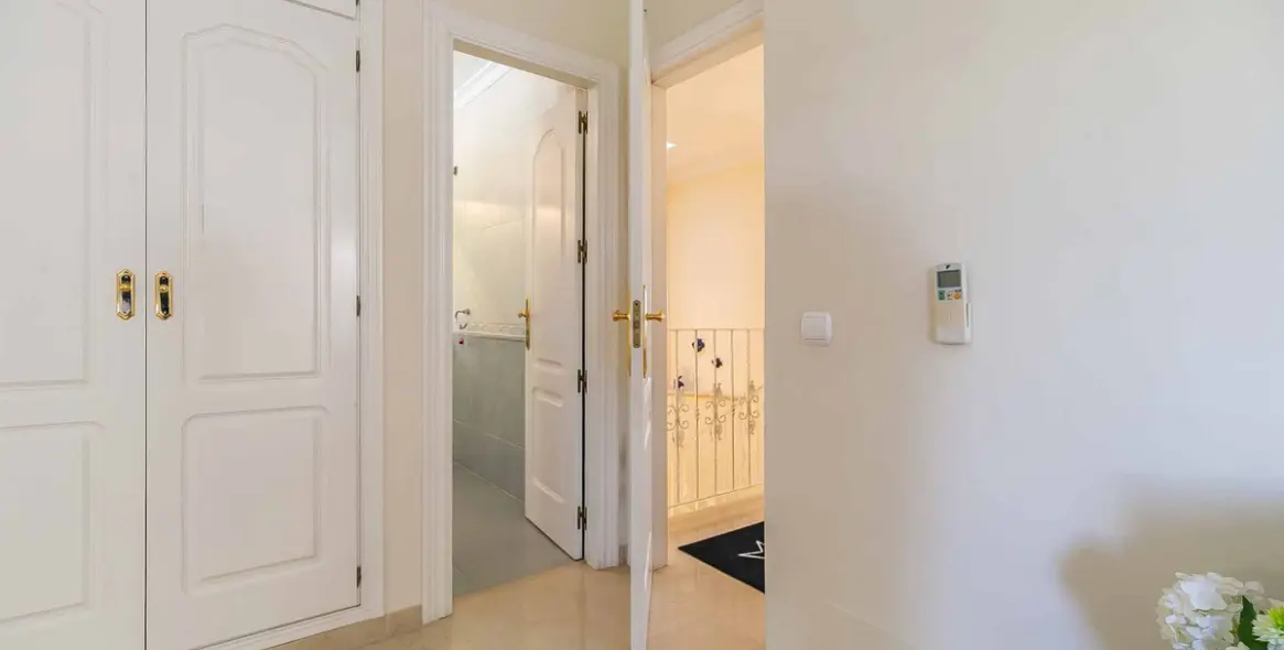 Sale of townhouse in Artola 31