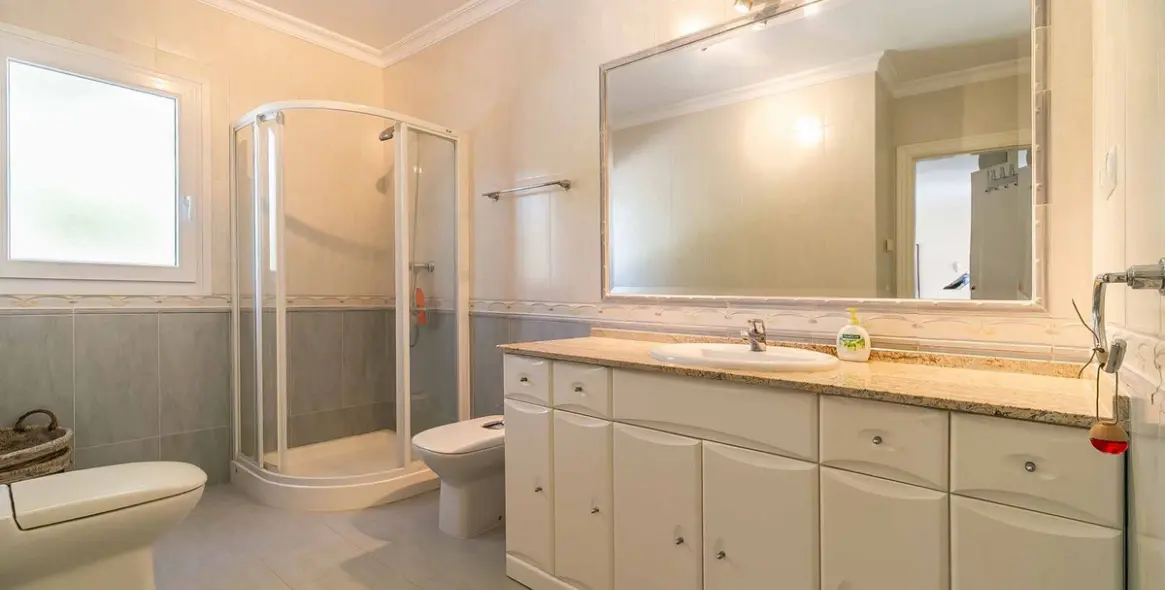 Sale of townhouse in Artola 32