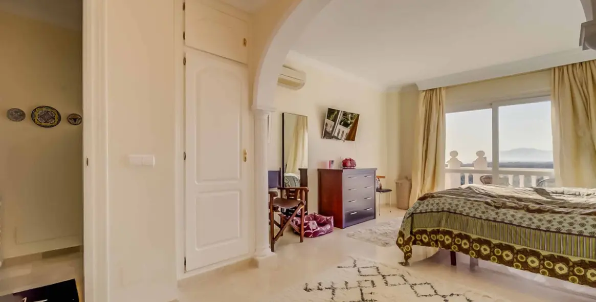 Sale of townhouse in Artola 42