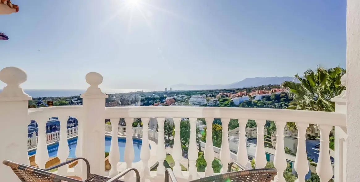 Sale of townhouse in Artola 43