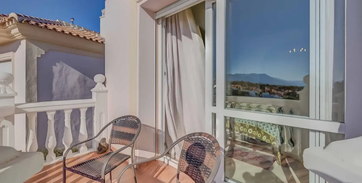 Sale of townhouse in Artola 45