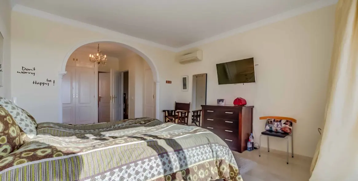 Sale of townhouse in Artola 46