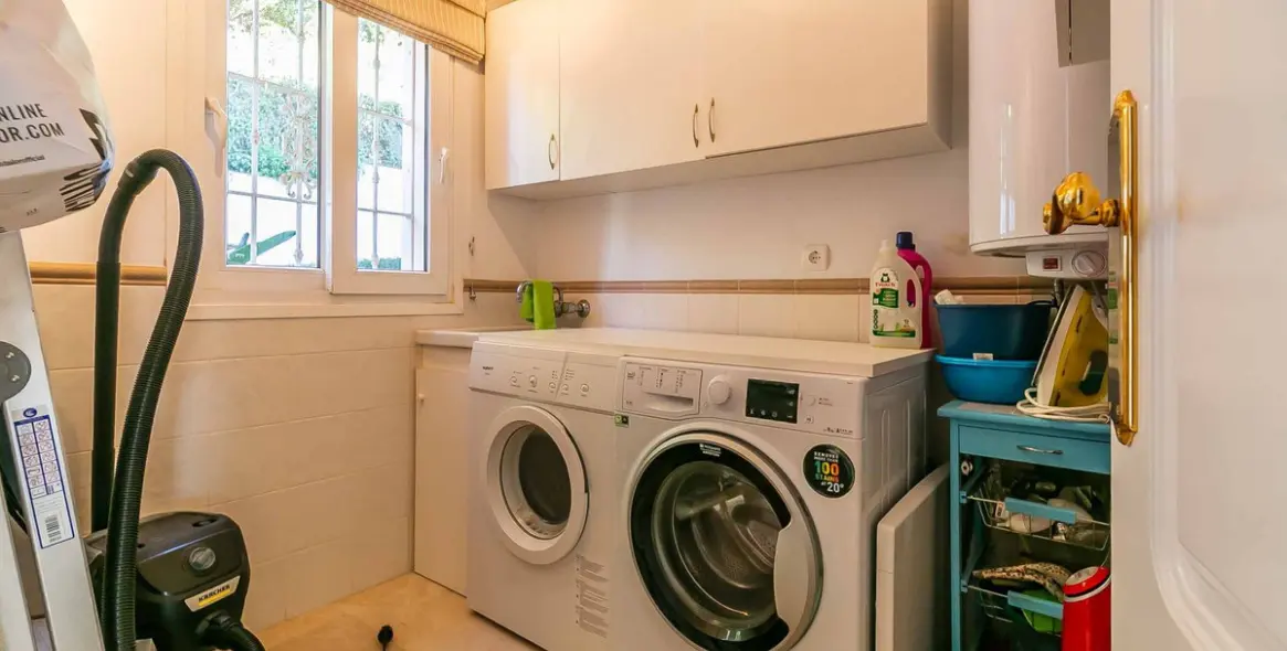 Sale of townhouse in Artola 49