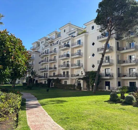 Venta de apartamento en planta media en Nueva Andalucía