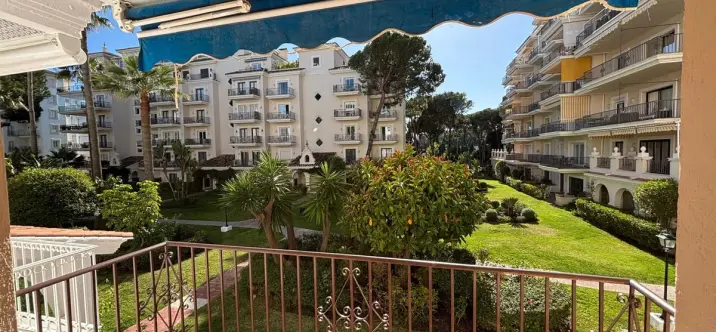 Venta de apartamento en planta media en Nueva Andalucía 1