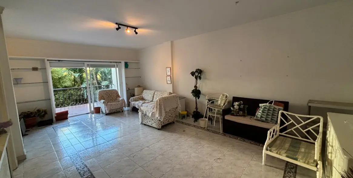 Venta de apartamento en planta media en Nueva Andalucía 10