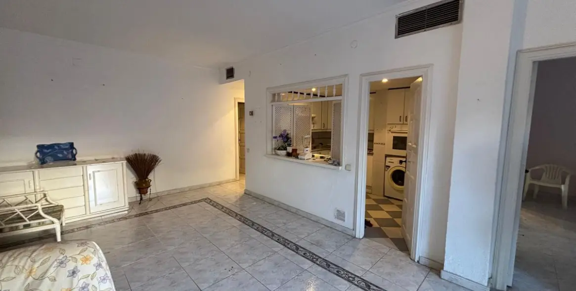 Venta de apartamento en planta media en Nueva Andalucía 11