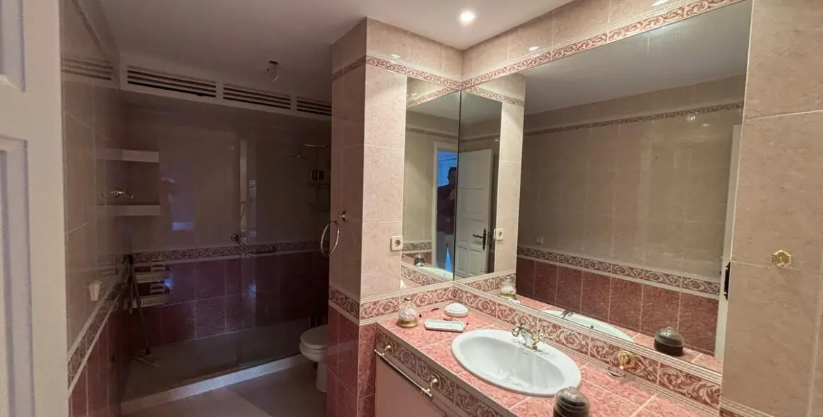 Venta de apartamento en planta media en Nueva Andalucía 14