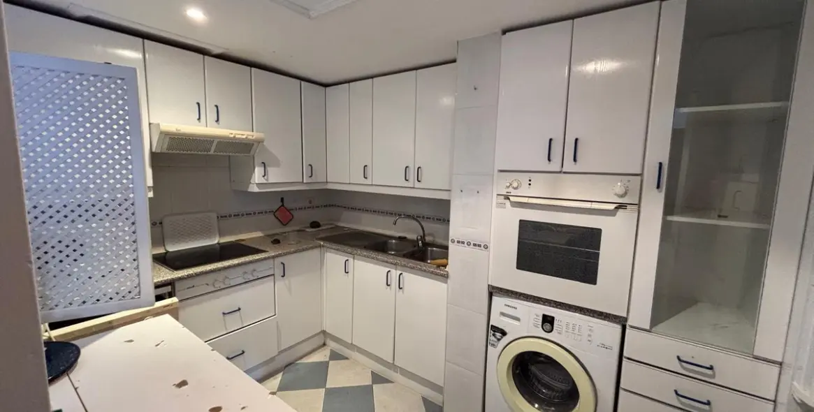 Venta de apartamento en planta media en Nueva Andalucía 18