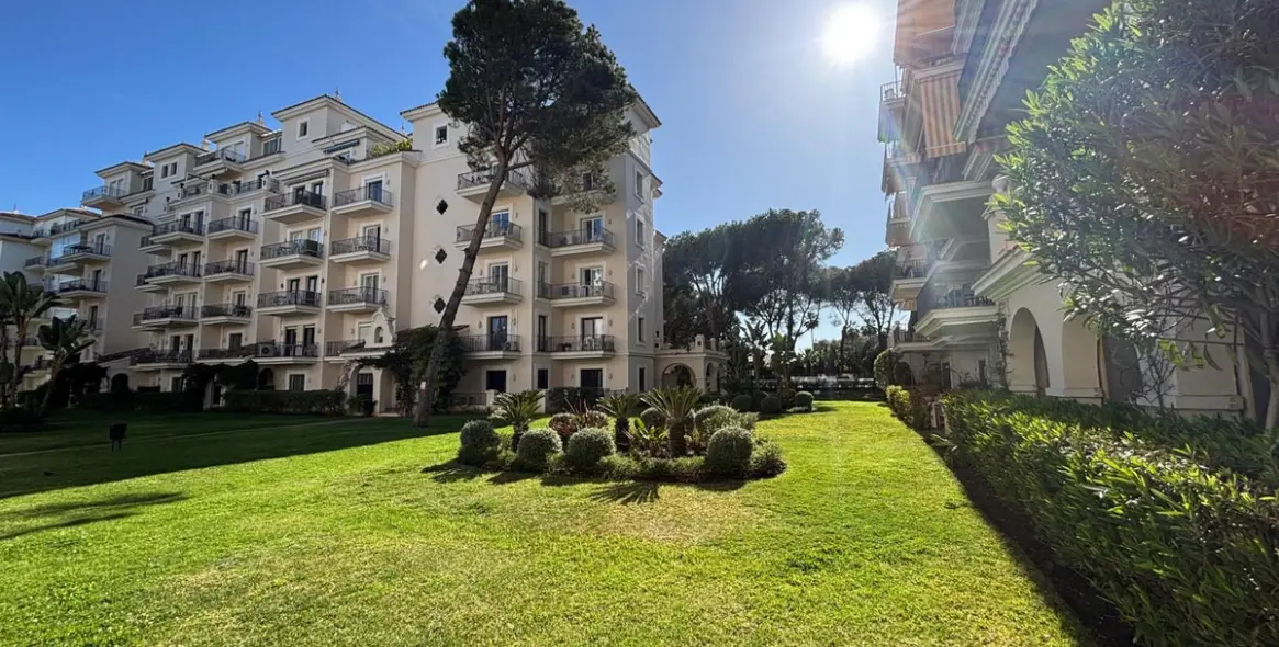 Venta de apartamento en planta media en Nueva Andalucía 23