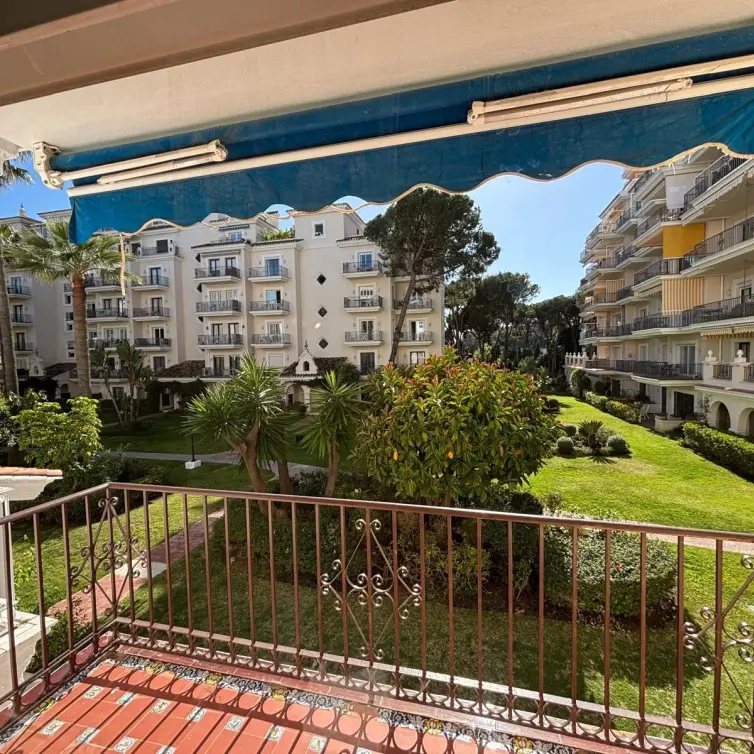Venta de apartamento en planta media en Nueva Andalucía