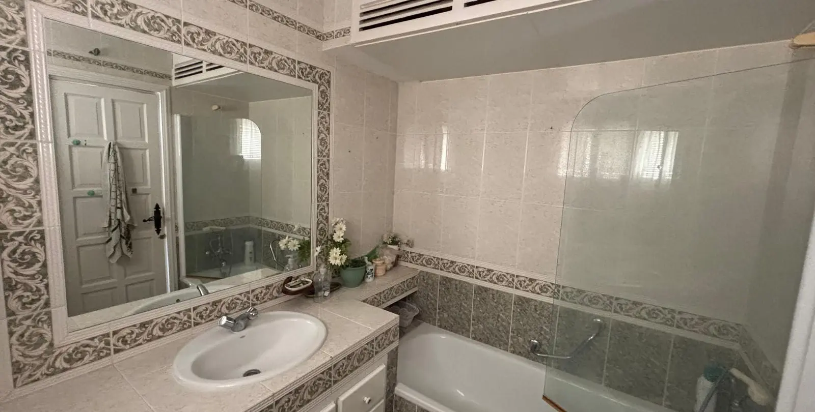Venta de apartamento en planta media en Nueva Andalucía 12