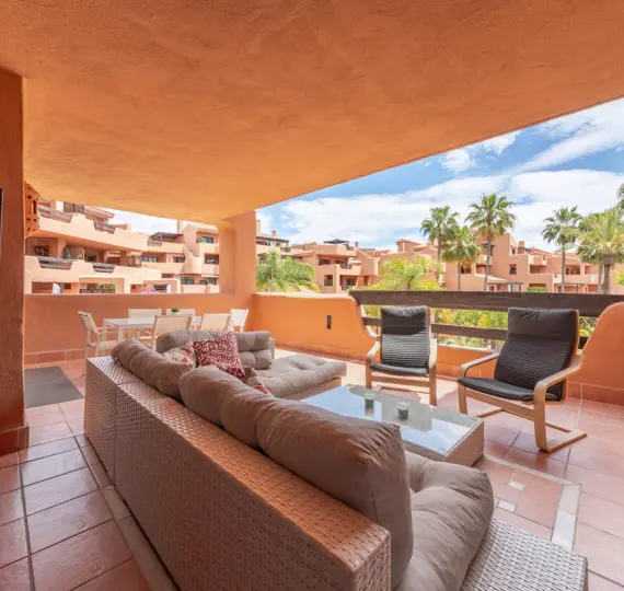 Venta de apartamento en planta media en Estepona