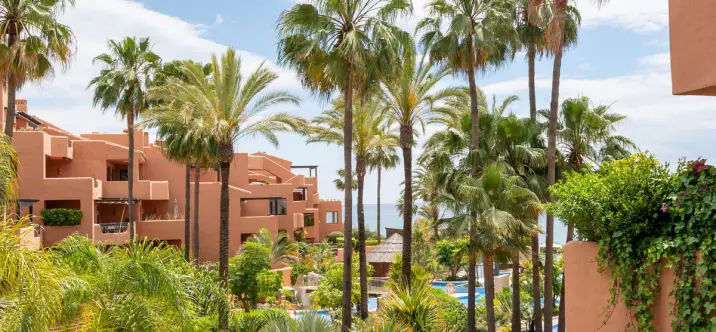 Venta de apartamento en planta media en Estepona 4