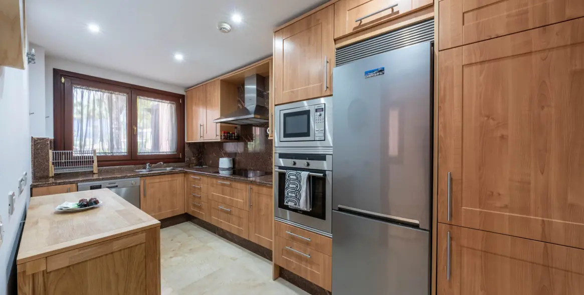 Venta de apartamento en planta media en Estepona 6