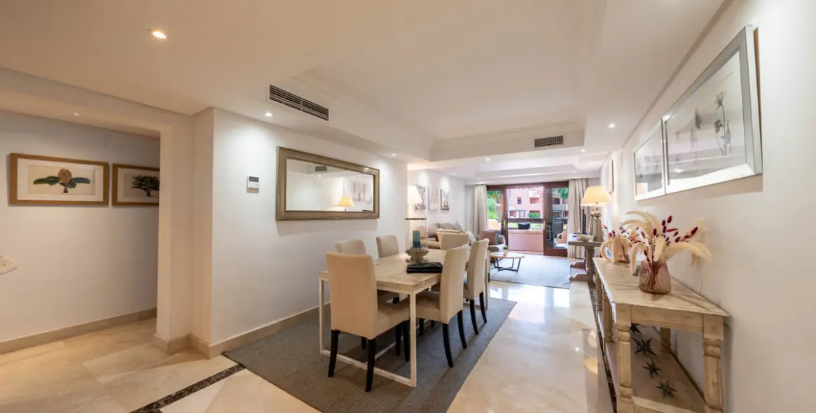 Venta de apartamento en planta media en Estepona 7