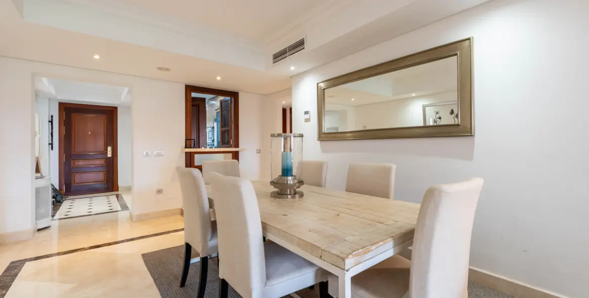 Venta de apartamento en planta media en Estepona 8