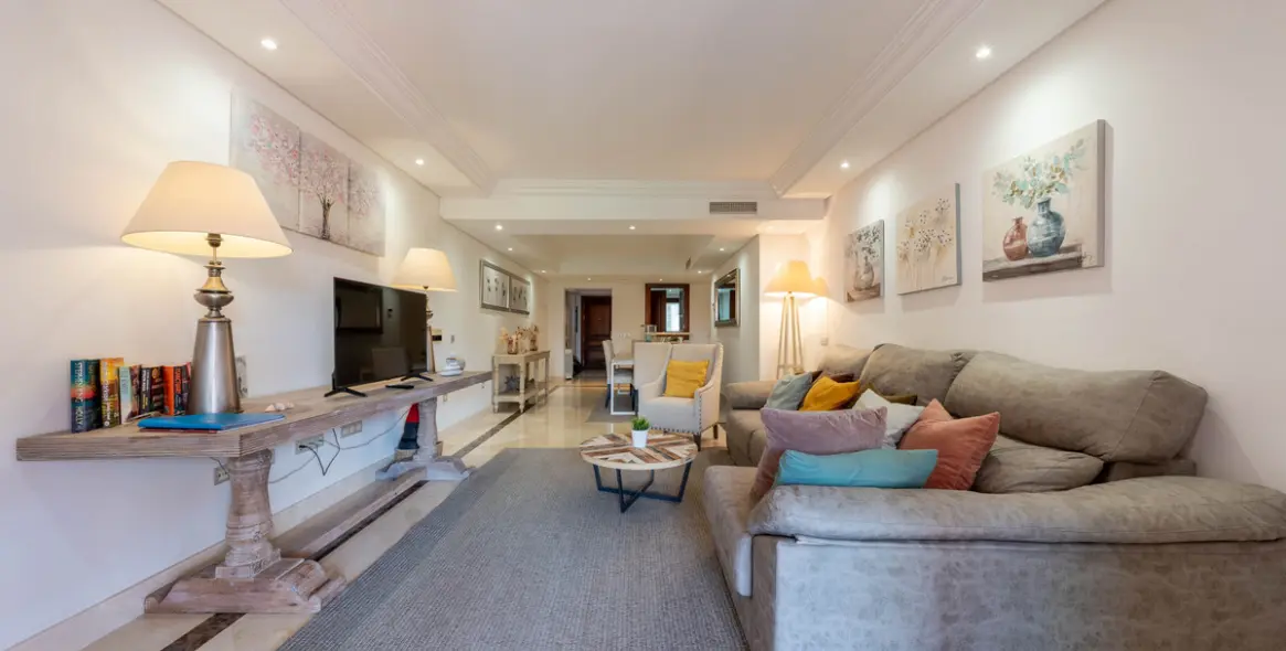 Venta de apartamento en planta media en Estepona 9