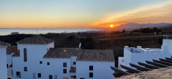 Продажа двухуровневого пентхауса в Altos de los Monteros 0