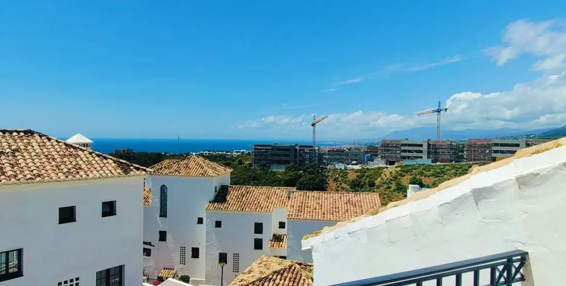 Продажа двухуровневого пентхауса в Altos de los Monteros 2