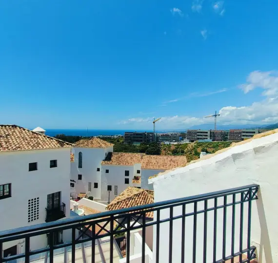 Продажа двухуровневого пентхауса в Altos de los Monteros