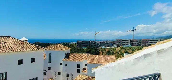 Продажа двухуровневого пентхауса в Altos de los Monteros 1