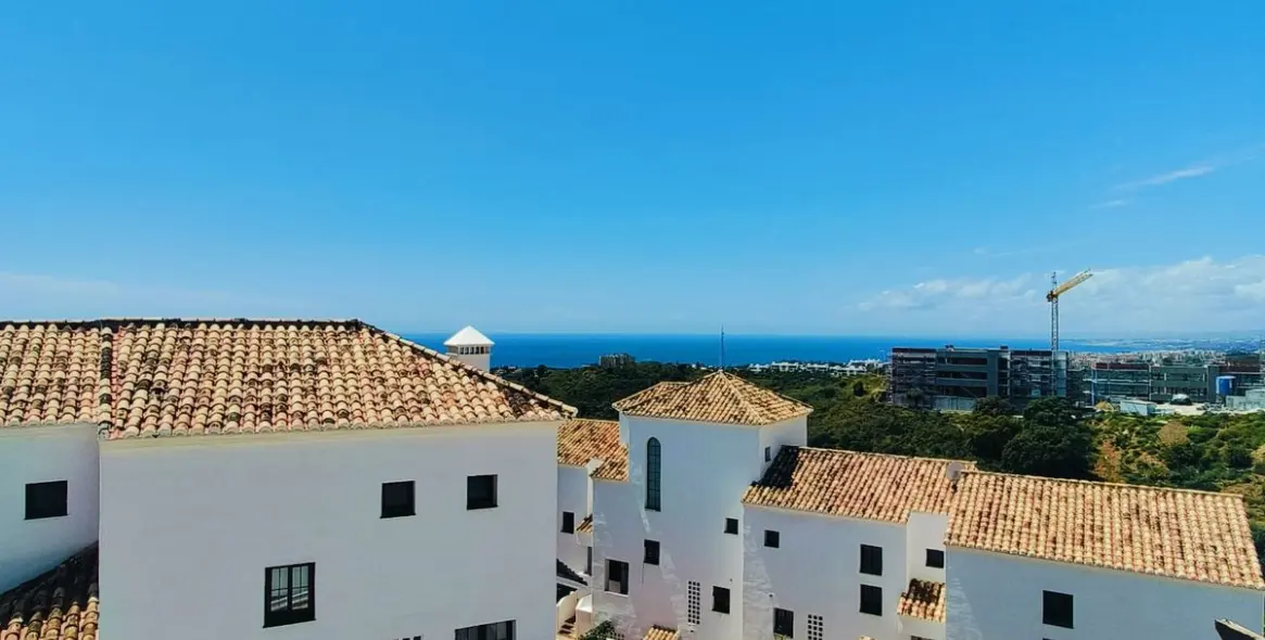 Продажа двухуровневого пентхауса в Altos de los Monteros 4