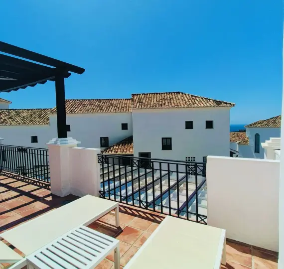 Продажа двухуровневого пентхауса в Altos de los Monteros