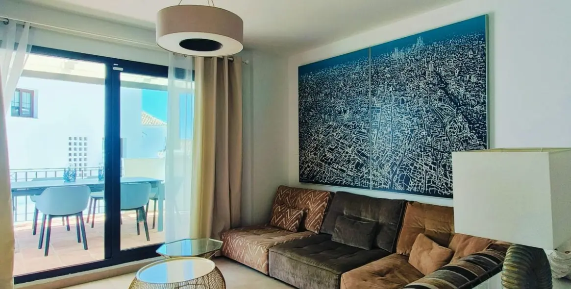 Продажа двухуровневого пентхауса в Altos de los Monteros 12