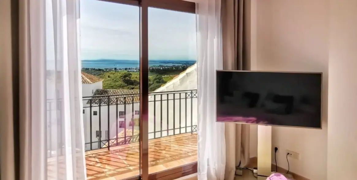 Продажа двухуровневого пентхауса в Altos de los Monteros 18