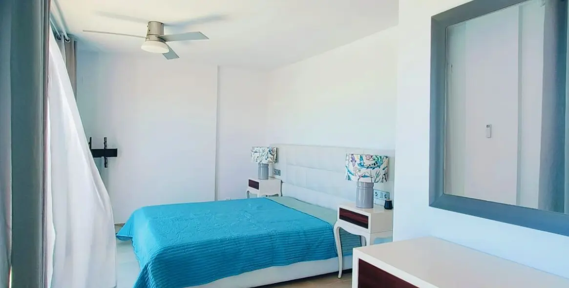 Продажа двухуровневого пентхауса в Altos de los Monteros 19