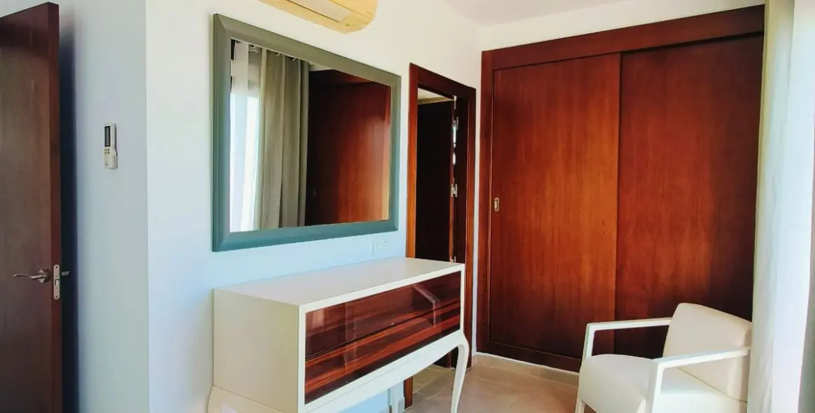 Продажа двухуровневого пентхауса в Altos de los Monteros 20