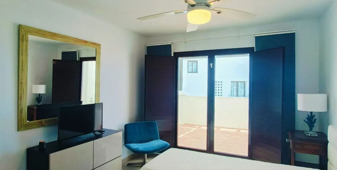 Продажа двухуровневого пентхауса в Altos de los Monteros 22