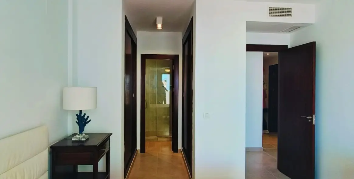 Продажа двухуровневого пентхауса в Altos de los Monteros 24