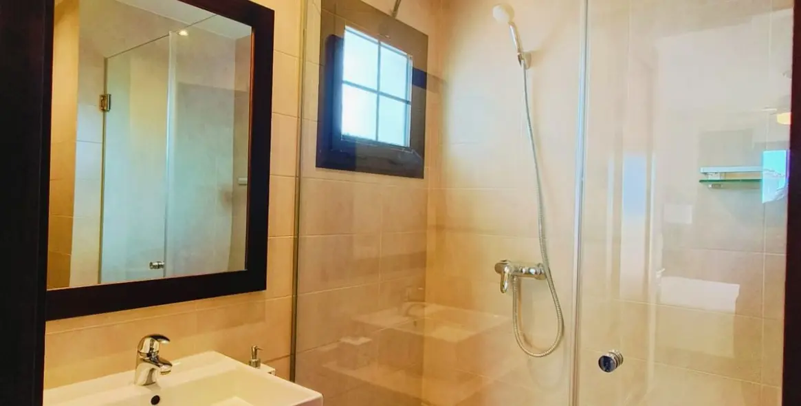 Продажа двухуровневого пентхауса в Altos de los Monteros 26