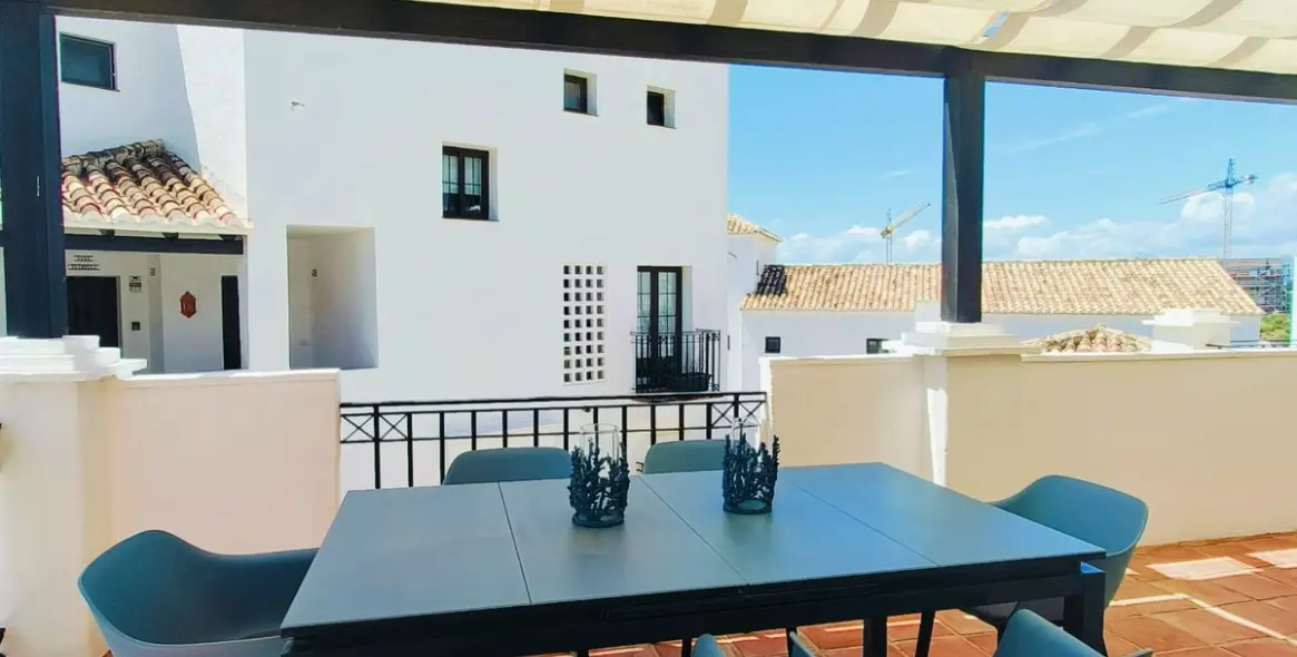 Продажа двухуровневого пентхауса в Altos de los Monteros 33