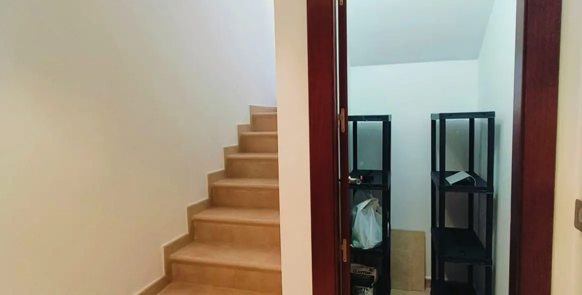 Продажа двухуровневого пентхауса в Altos de los Monteros 35