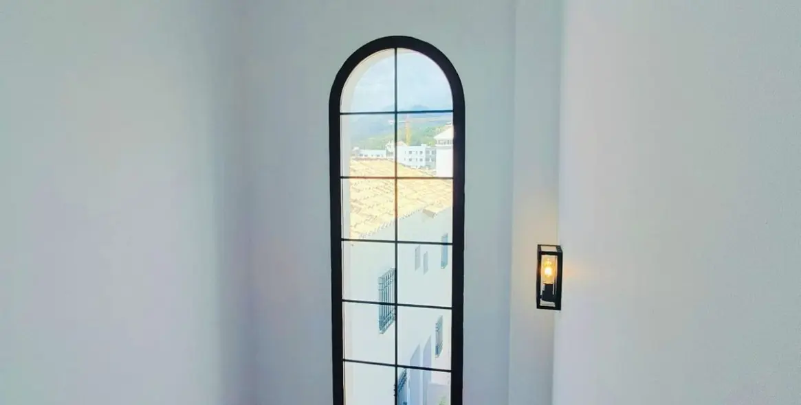 Продажа двухуровневого пентхауса в Altos de los Monteros 37