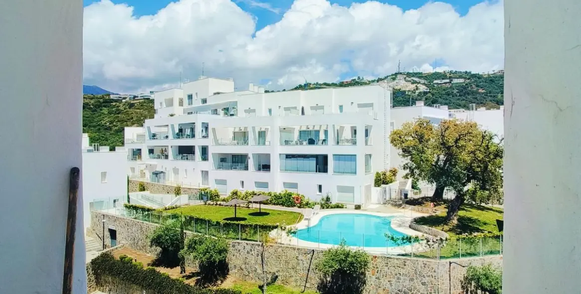 Продажа двухуровневого пентхауса в Altos de los Monteros 41