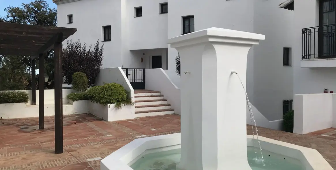 Продажа двухуровневого пентхауса в Altos de los Monteros 43