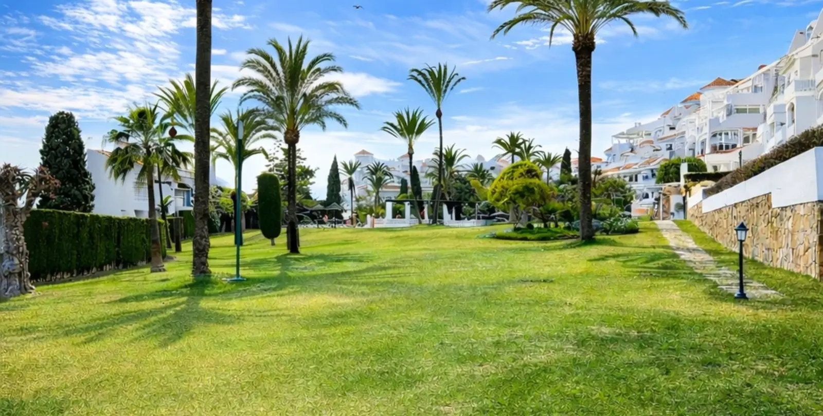 Продажа апартаментов на первом этаже в Nueva Andalucía 1