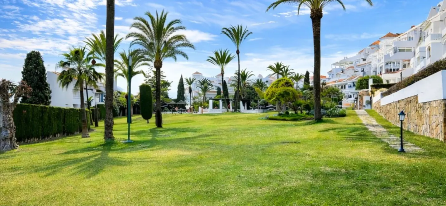 Продажа апартаментов на первом этаже в Nueva Andalucía 0