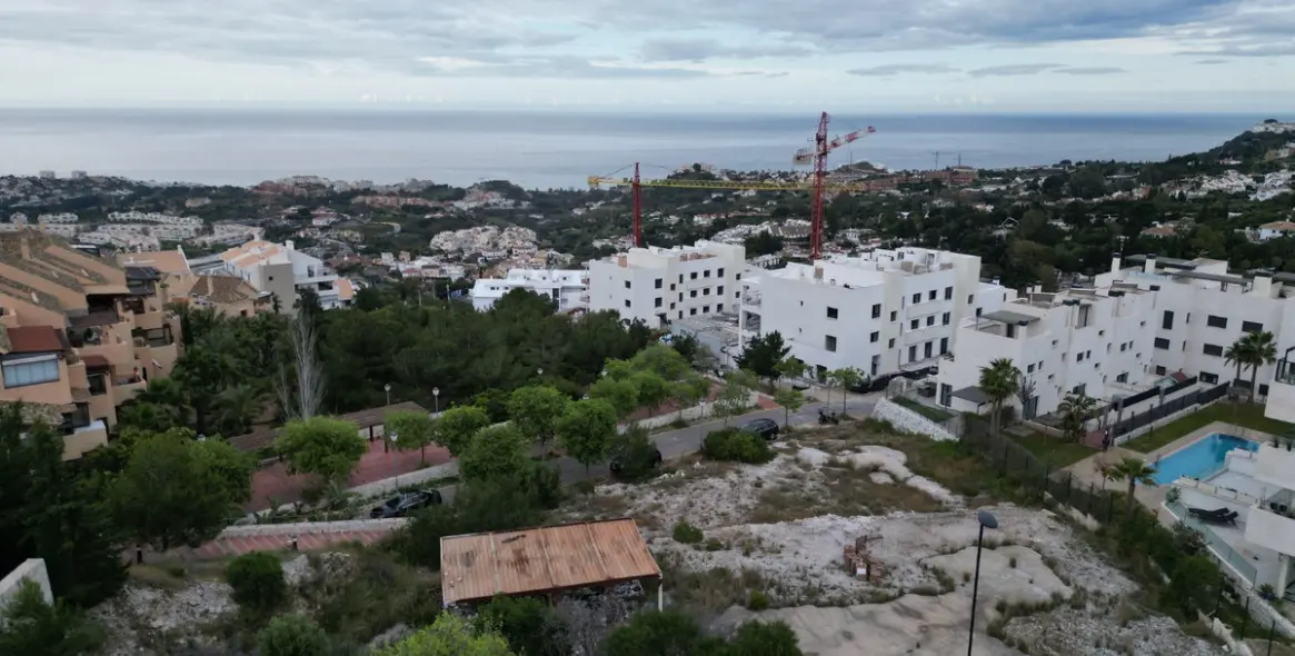 Продажа  жилого участка в Benalmadena 1
