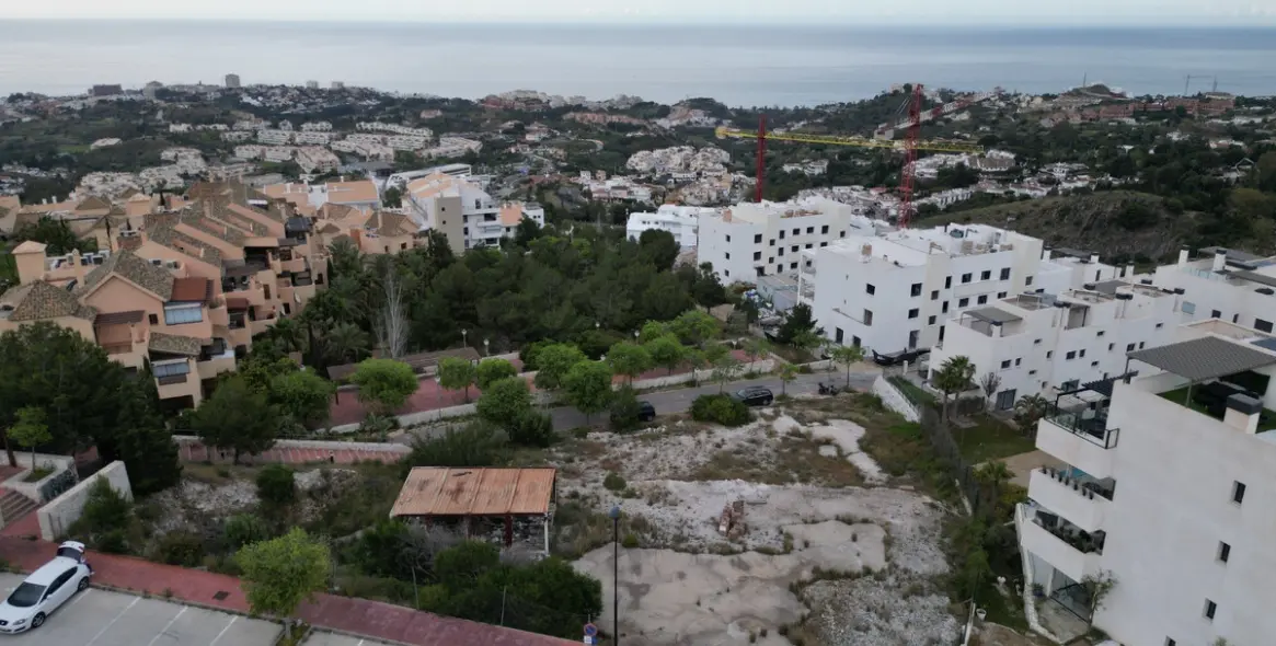 Продажа  жилого участка в Benalmadena 3