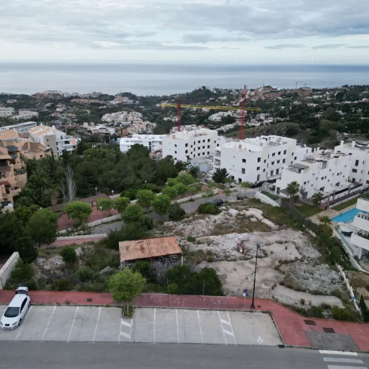 Продажа  жилого участка в Benalmadena