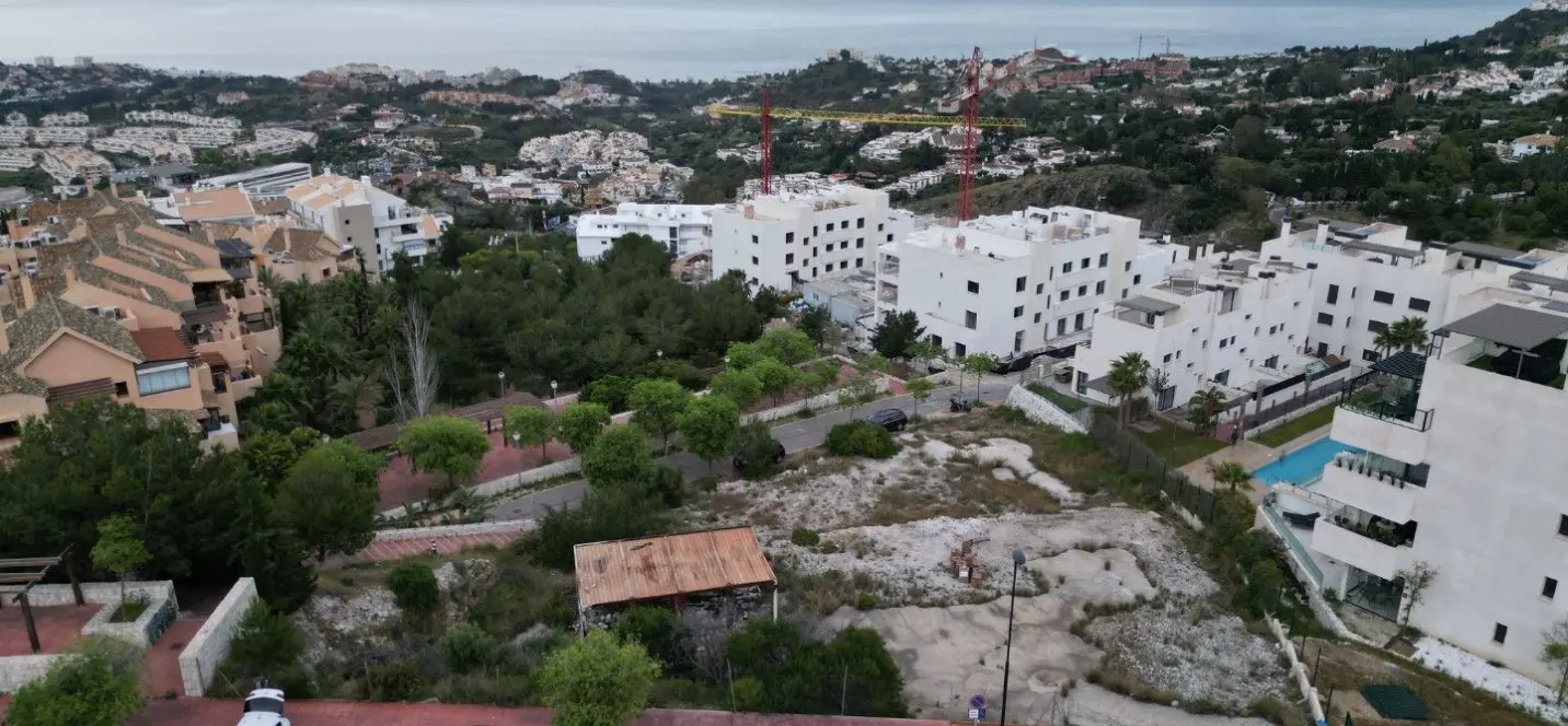 Продажа  жилого участка в Benalmadena 1