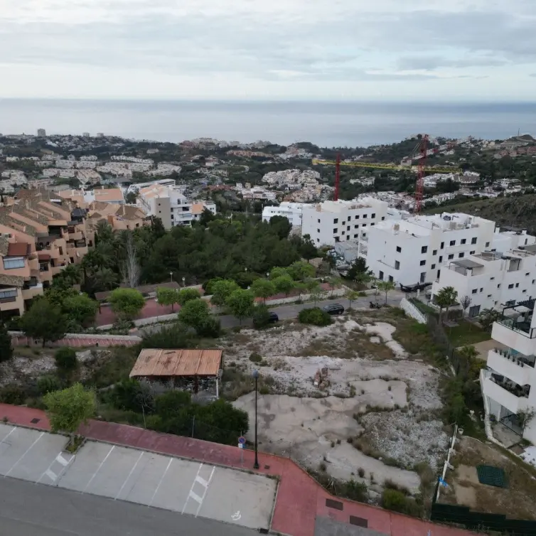 Продажа  жилого участка в Benalmadena