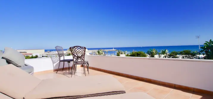 Venta de ático en Puerto de Cabopino 0