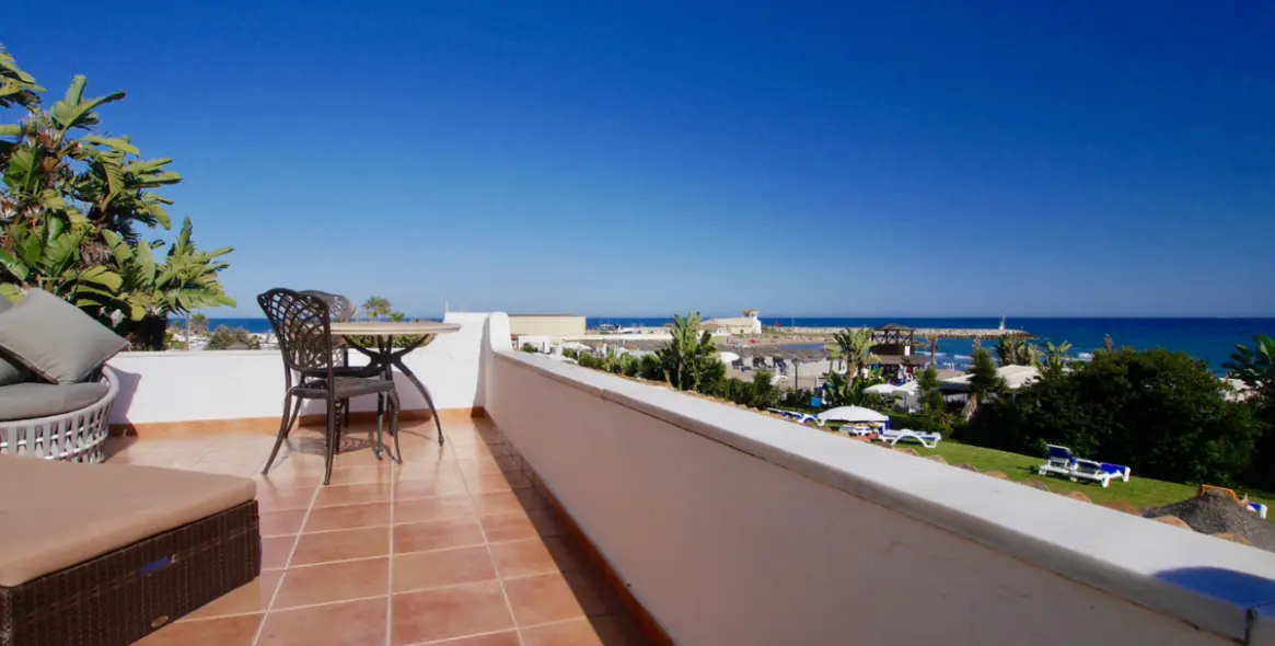 Sale of penthouse in Puerto de Cabopino 24